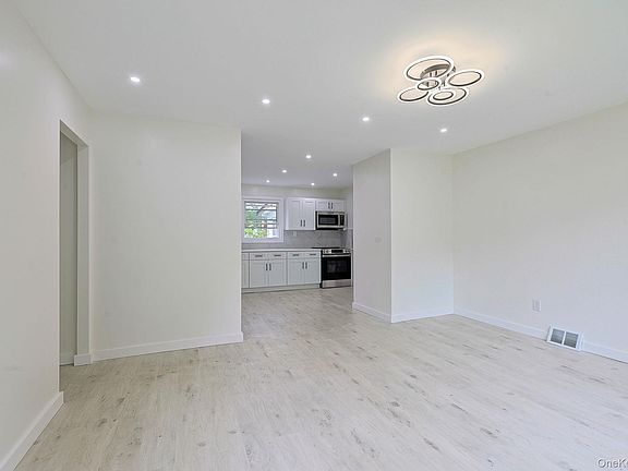 4th image of 19 Judd Place