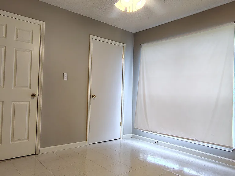 304 Leo Dr — Photo 11