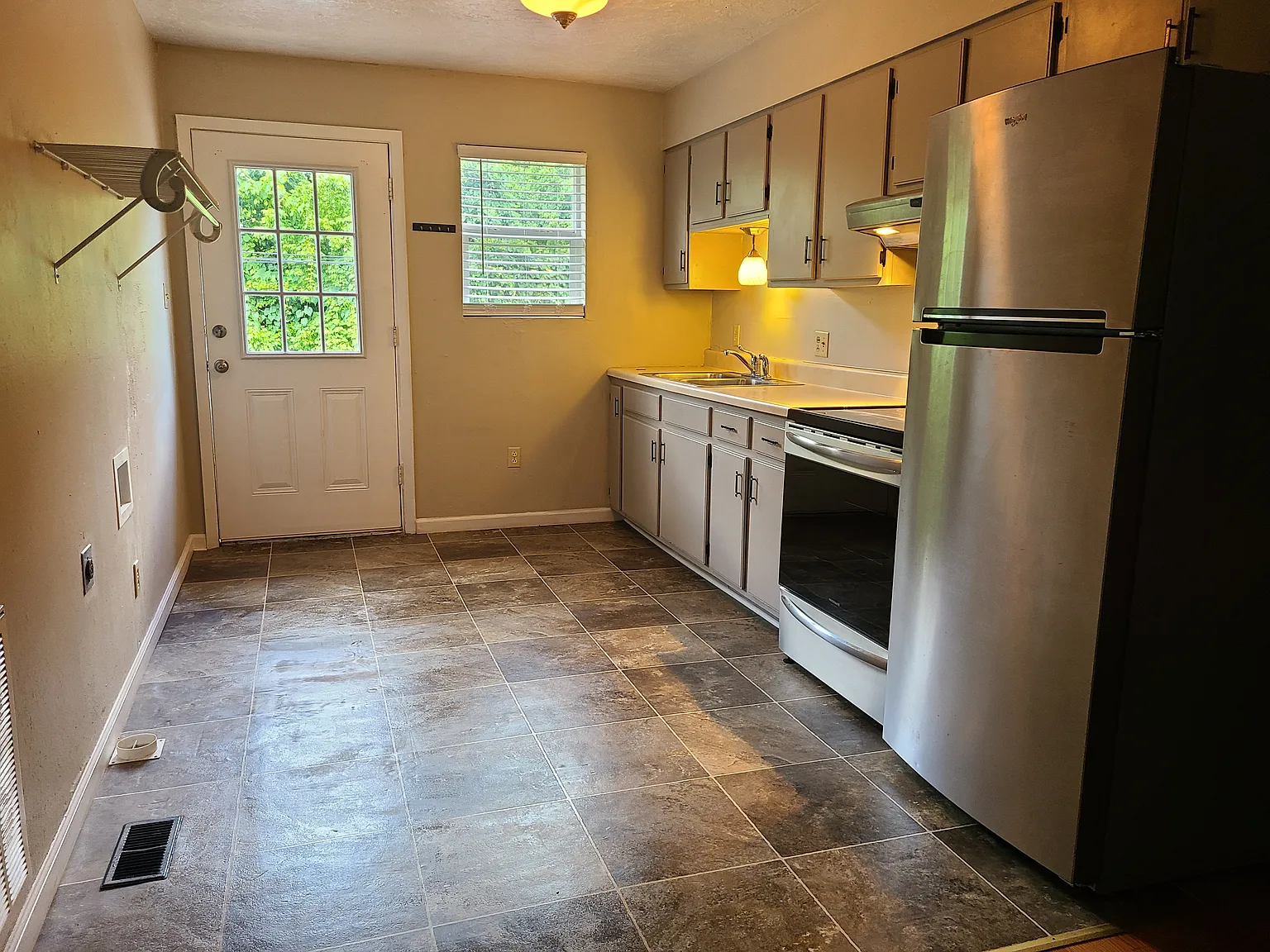 2 bed, 775 sqft, $800 — Photo 2