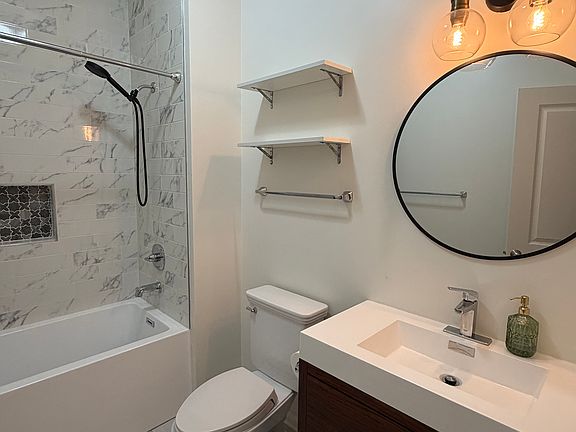 4th image of 2711 N Mildred Ave APT 1B