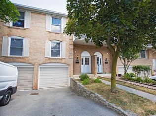 85 Albright Rd #10, Hamilton, ON L8K6H1