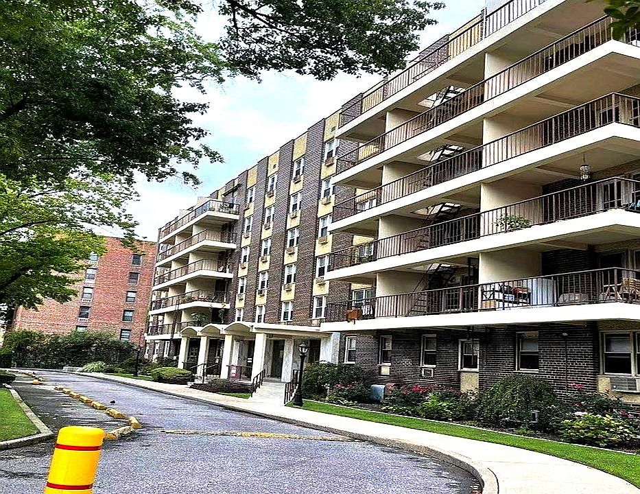 1st image of 14055 34th Ave APT 3J