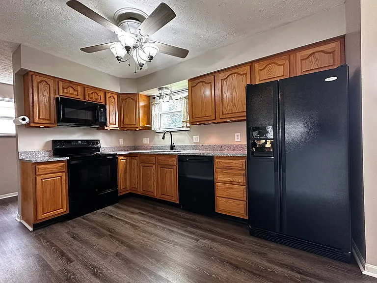 Granite countertop, double 60/40 sink, GE glass-top range and self-cleaning oven. GE dishwasher, Whirlpool side by side refrigerator with icemaker and in-the-door water and ice dispenser. Ceiling fan with up and down lighting.