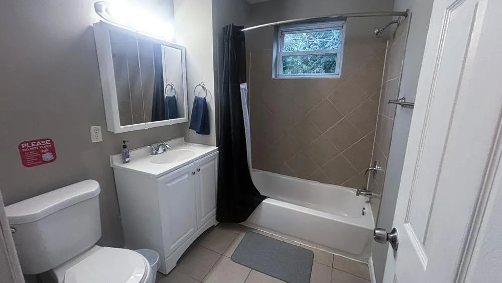 4 bed, 2.0 bath, 1600 sqft, $728 — Photo 2