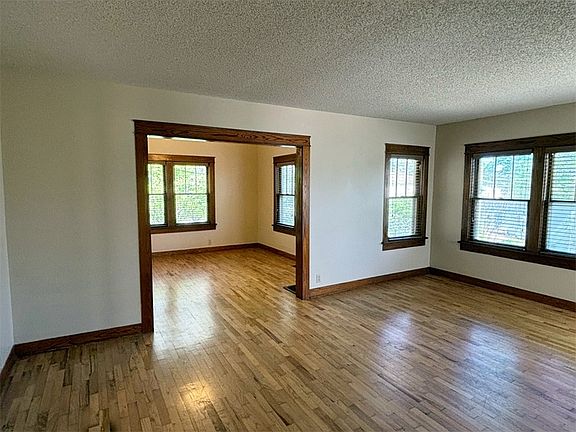 5th image of 210 S Spring St