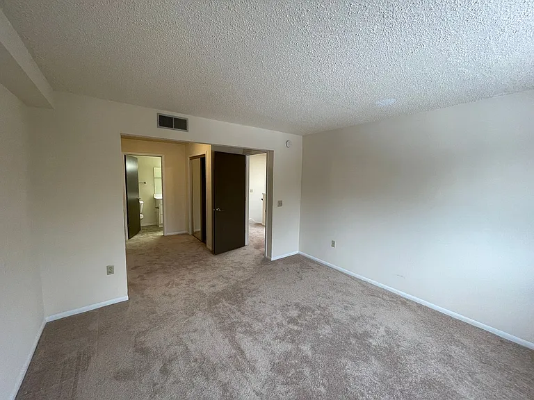 Wingra West Apartments — Photo 41