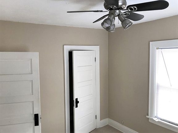 4th image of 1425 Holly Ave