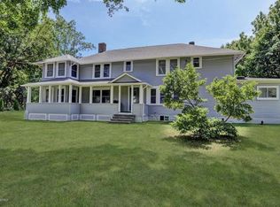 28 Reynolds Dr, Eatontown, NJ 07724