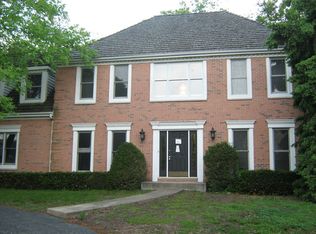 960 S Rawson Bridge Rd, Cary, IL 60013