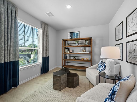 4th image of 1808 Apache Cir