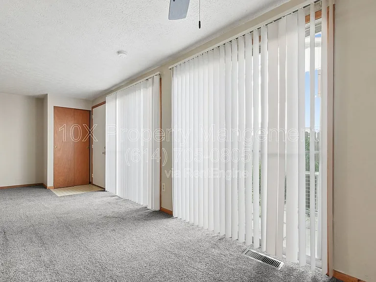 2523 Burgandy Ln — Photo 17