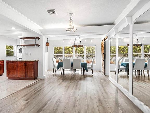 3rd image of 3250 SW 12th Avenue