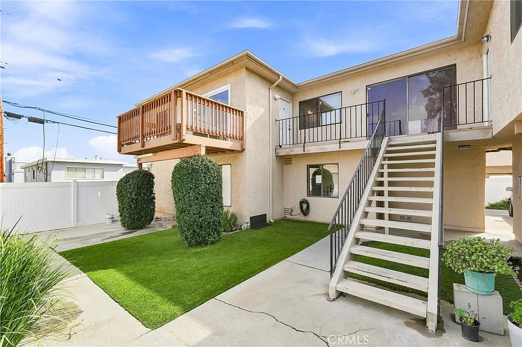 3 bed, 1350 sqft, $3,200 — Photo 2
