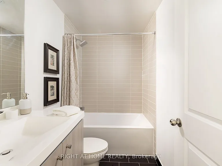 105 George St E #1912 — Photo 17