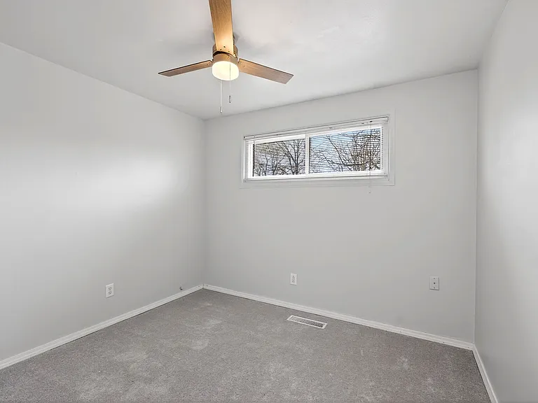 95 Goldengate Dr — Photo 10