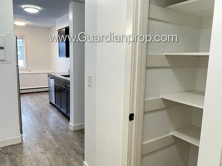 735 Tyler St NE #4 — Photo 7
