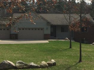 10601 Pine Valley Dr, Greenville, MI 48838