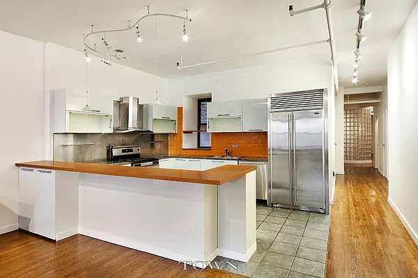 Rented by Town Residential | media 27