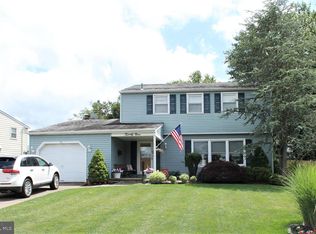 29 Monroe Dr, Laurel Springs, NJ 08021