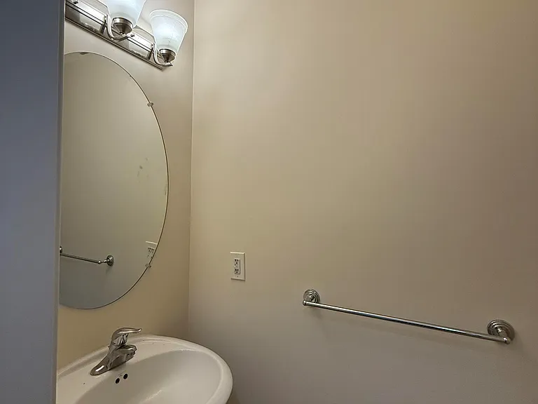 860 Main St — Photo 11