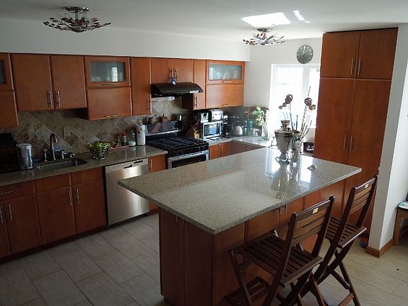 3rd image of 133 Cedar Grove Ct