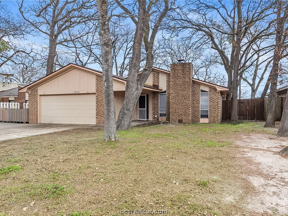 3239 Red Robin Loop