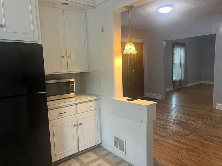 49 Hastings St NE — Photo 3