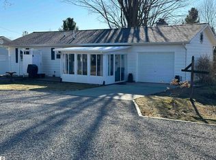 8269 Ridge Rd, Rapid City, MI 49676