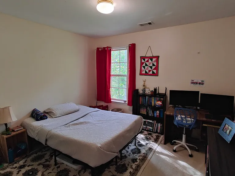 Bedroom 1 - Upper Level