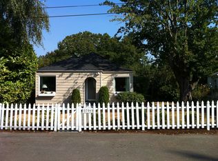 8706 Corliss Ave N, Seattle, WA 98103