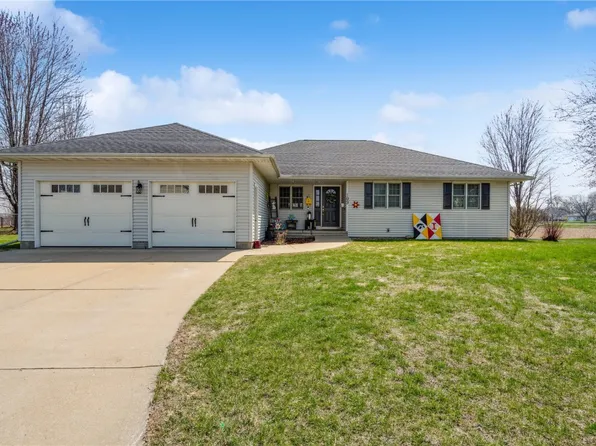 109 Country View Dr, Mechanicsville, IA 52306