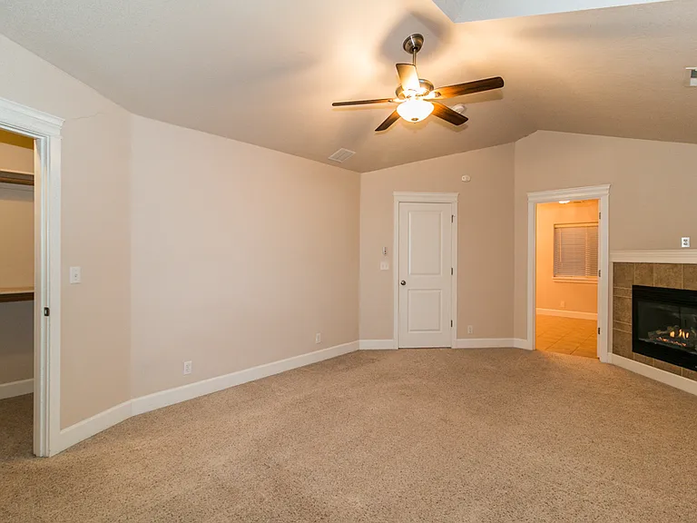 2743 Mallory Ln — Photo 6