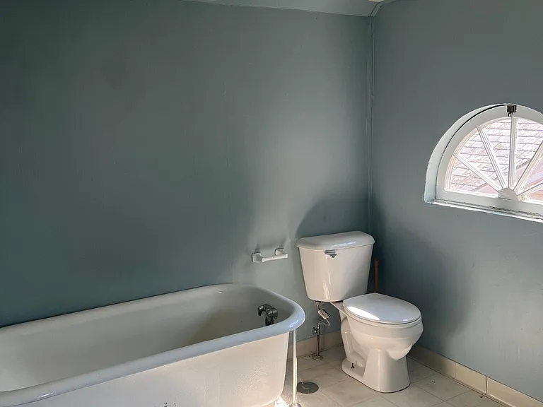 318 S Franklin St — Photo 18