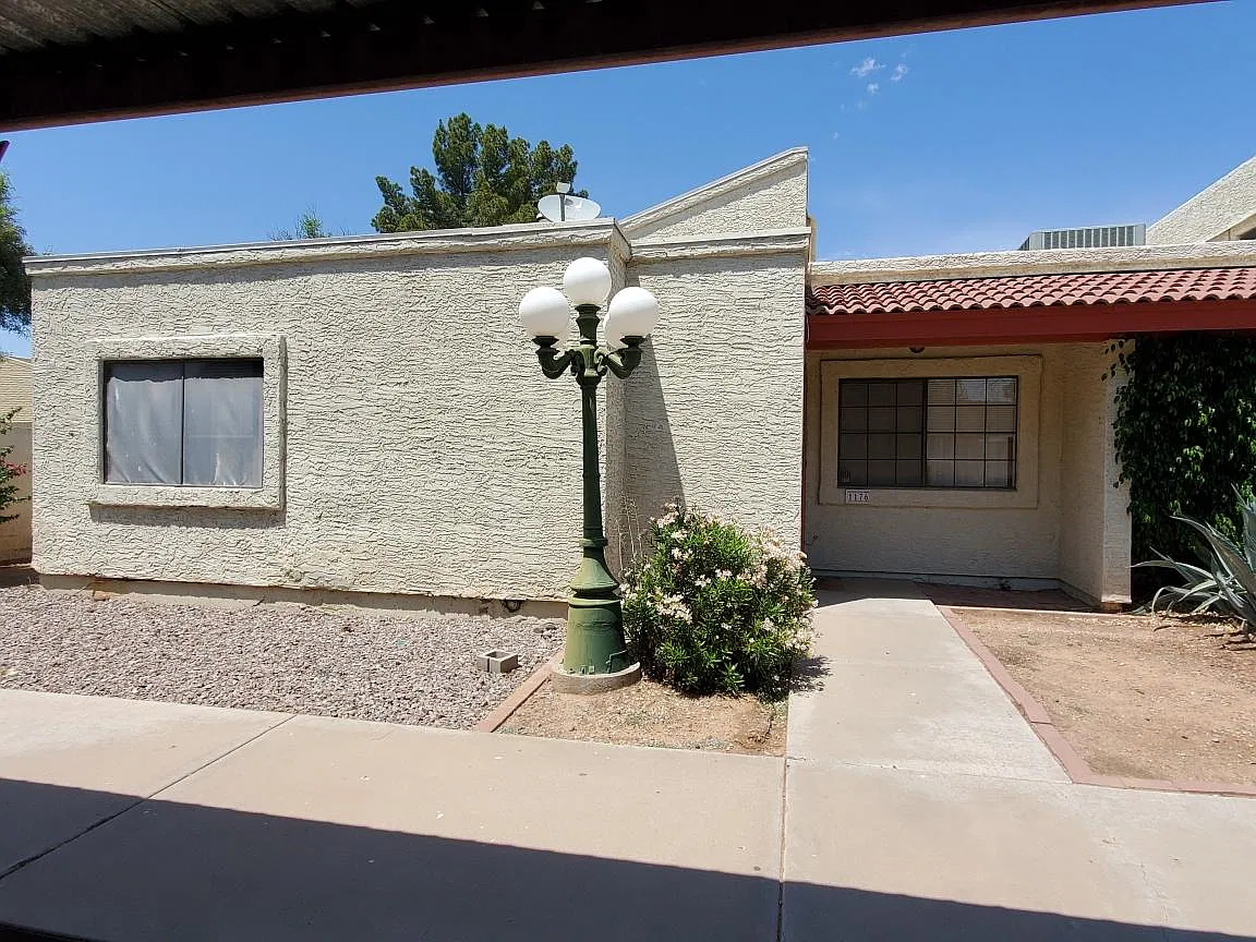 2 bed, 1000 sqft, $1,700 — Photo 2