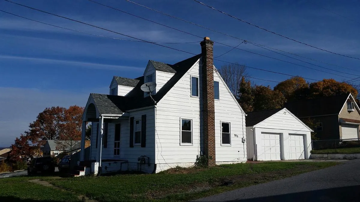 Photo 2 of 9 - 925 Scalp Ave - Johnstown, PA Building Photo - 925 Scalp Ave