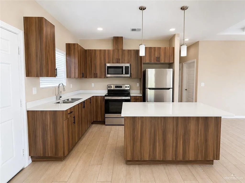 3101 W Sandlewood St — Photo 4