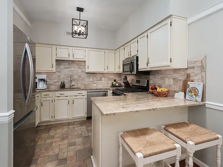 9 Woodmont Dr #9 — Photo 12