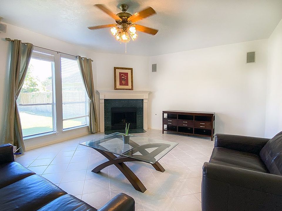 2nd image of 3119 Lauren Ln