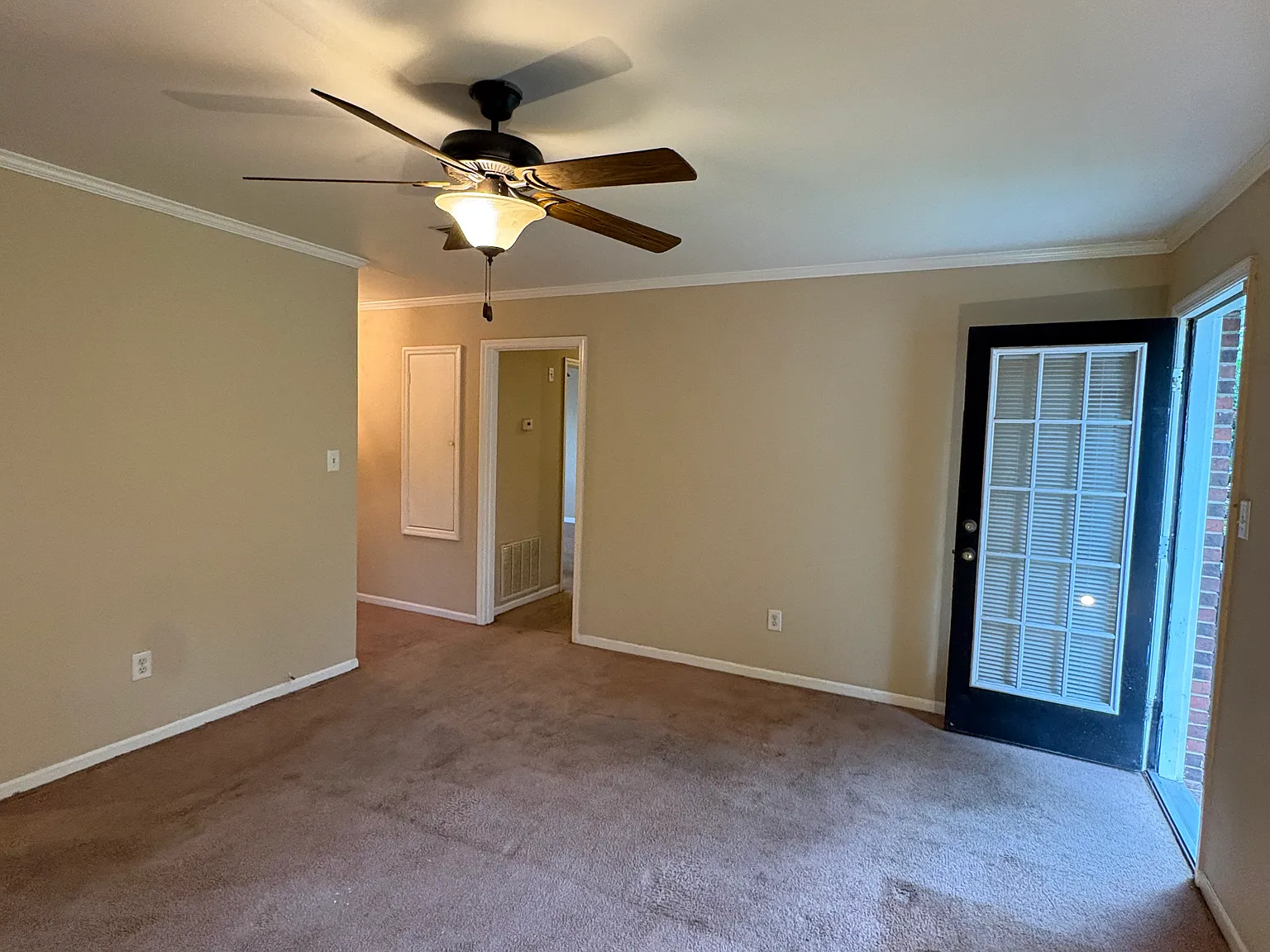 3 bed, 1.5 bath, 1201 sqft, $1,250 — Photo 4