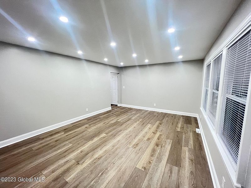3rd image of 27 Tull Drive
