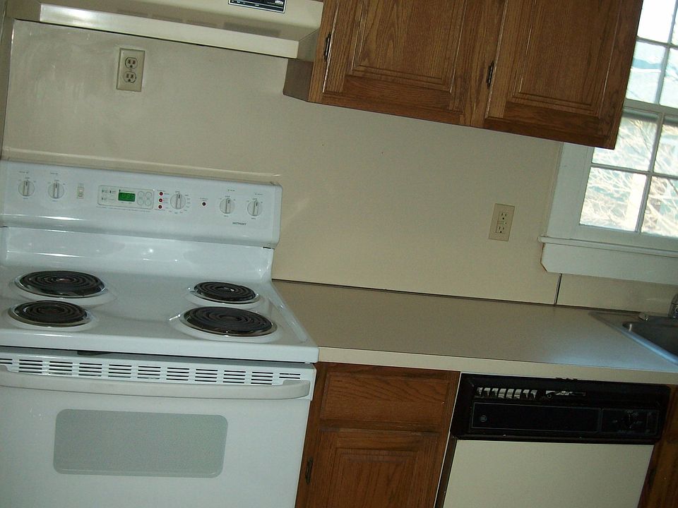 2nd image of 18 Merritt St APT 3
