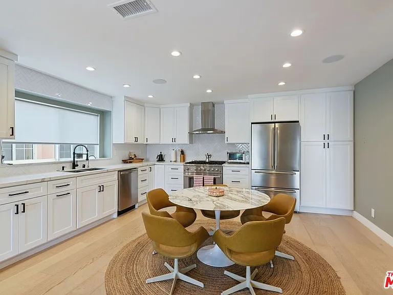 1445 S Stanley Ave — Photo 3