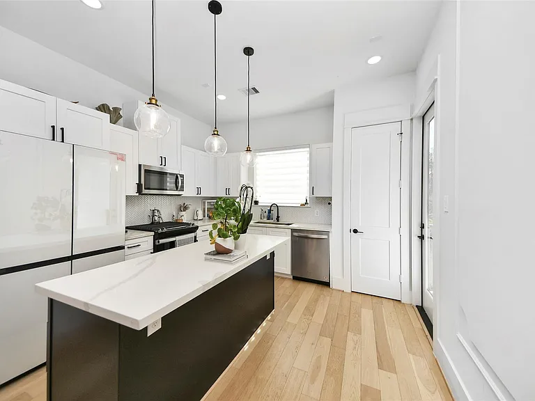 1837 Flowing Springs Trl — Photo 16