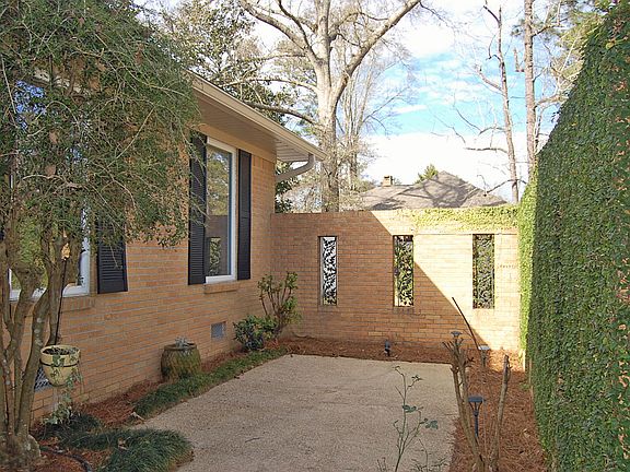 3rd image of 111 Woodhaven Cir