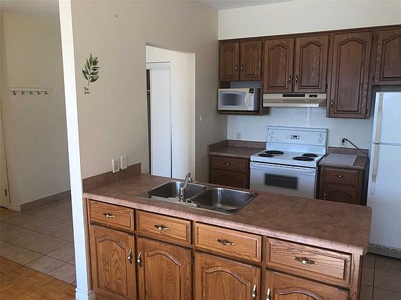 5th image of 51 Wyndham St N #202