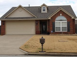 8913 S 257th Pl E, Broken Arrow, OK 74014