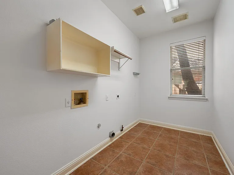 6920 Larue Belle Cv — Photo 18
