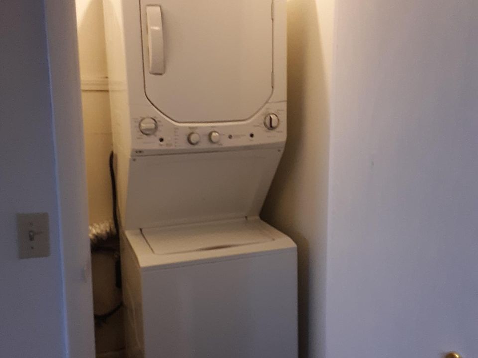 Washer/dryer closet
