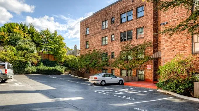 900 Queen Anne Apartments — Photo 21