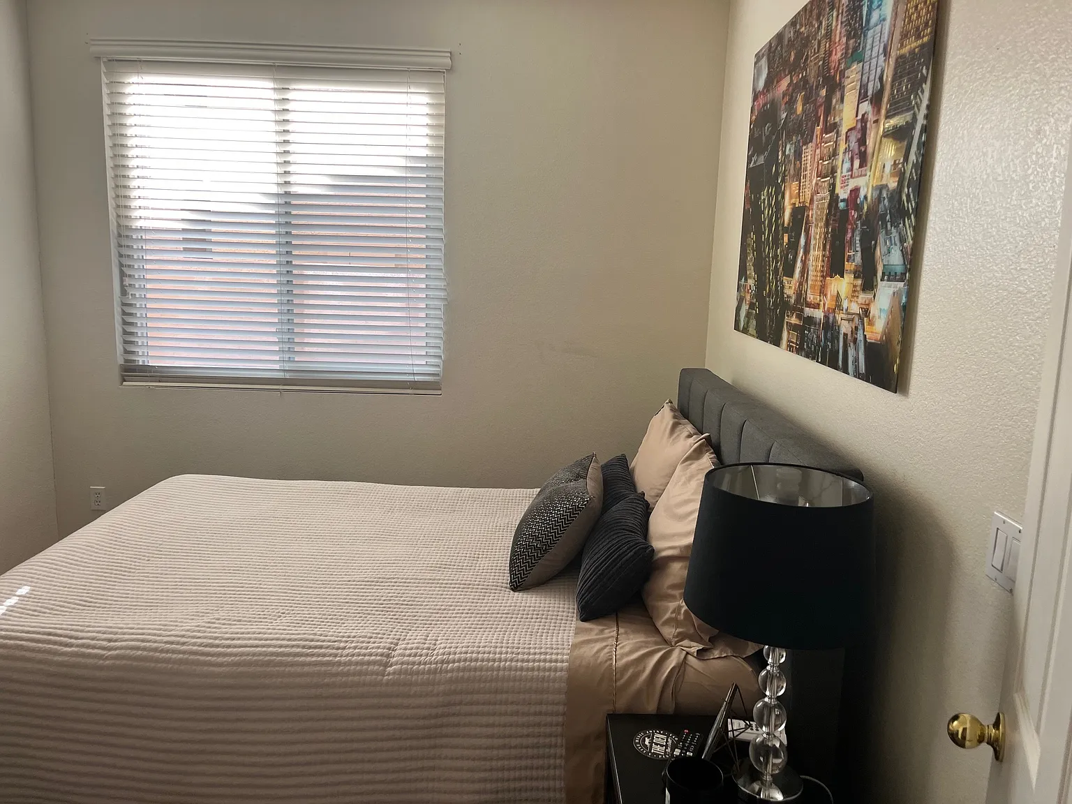 4 bed, 2505 sqft, $1,000 — Photo 2